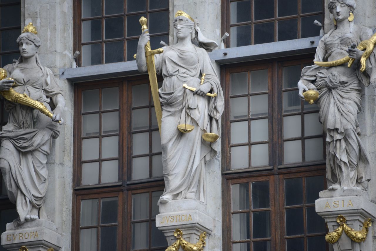 Puberteitsremmers: behandeling van ziekte of ingrijpende aanpassing van normale ontwikkeling?